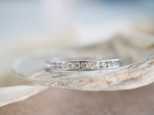 9 CT WHITE GOLD DIAMOND HALF ETERNITY RING