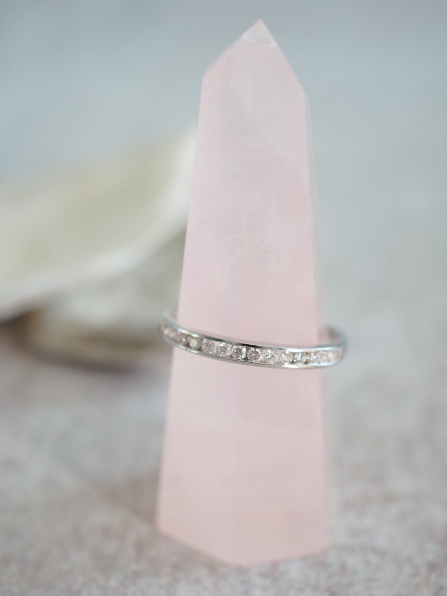 9 CT WHITE GOLD DIAMOND HALF ETERNITY RING